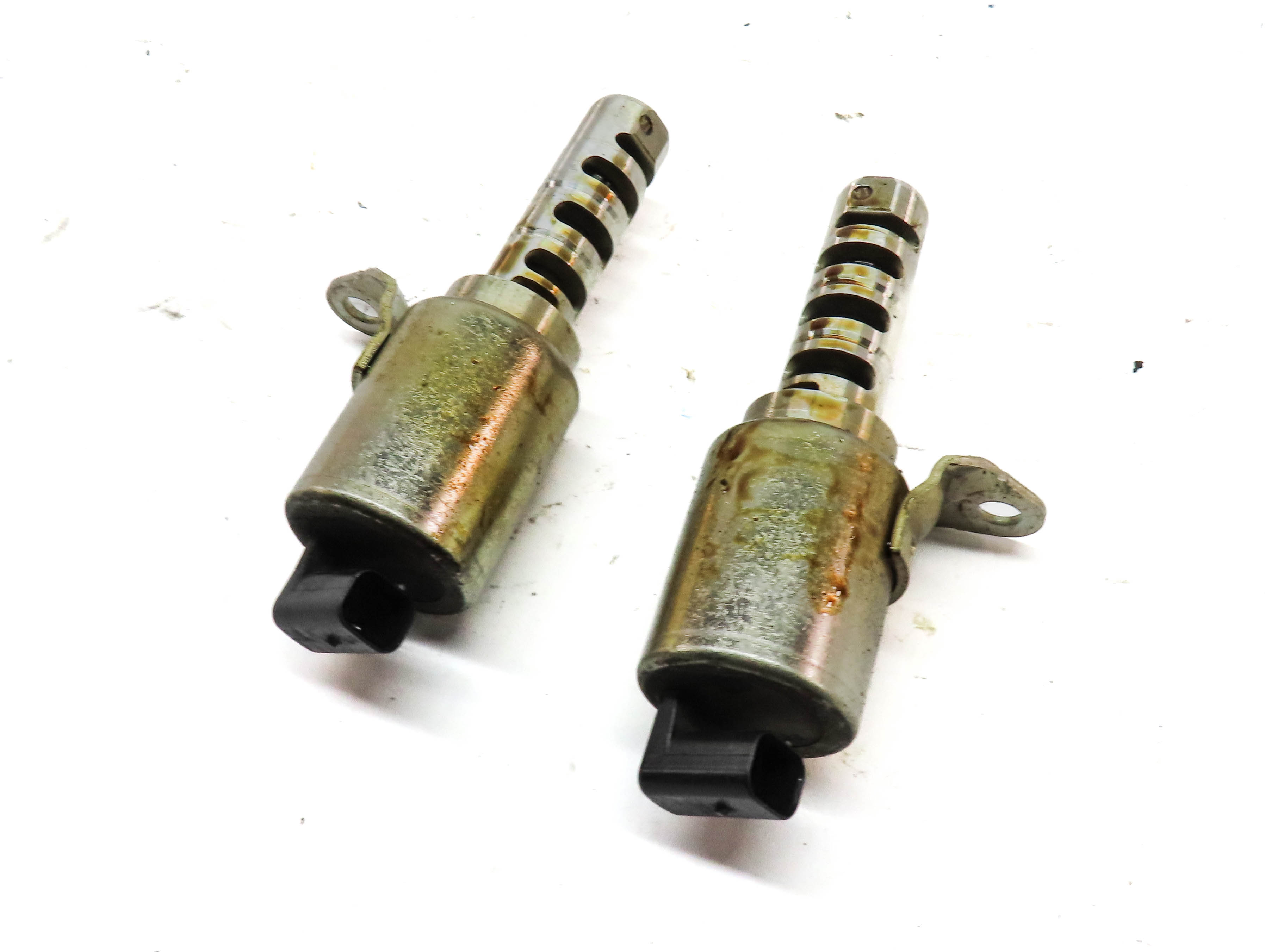 2017 LAND ROVER DISCOVERY SPORT L550 2.0L ENGINE VALVE TIMING VVT SOLENOID SET 2 — exact item pictured
